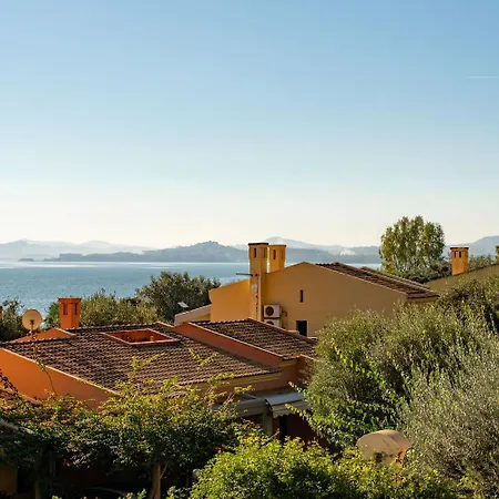 Golden Tiara 아파트